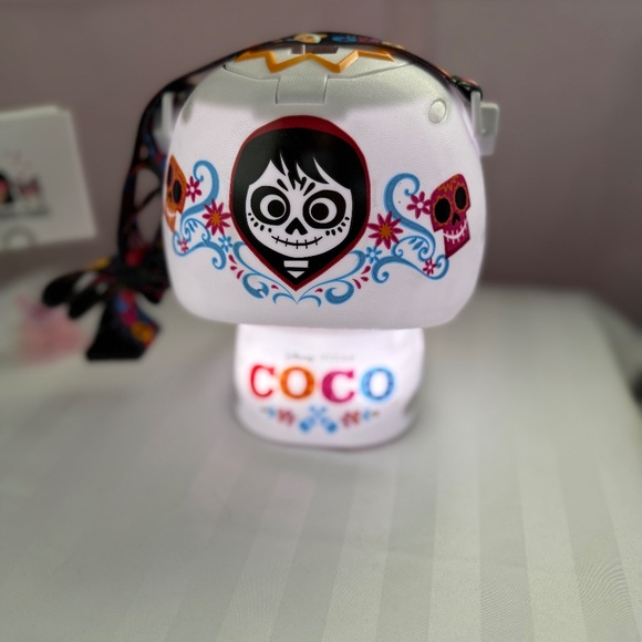💀 Disney•Pixar Coco Skull Light-Up Sipper 🌼✨ - Picture 3 of 7